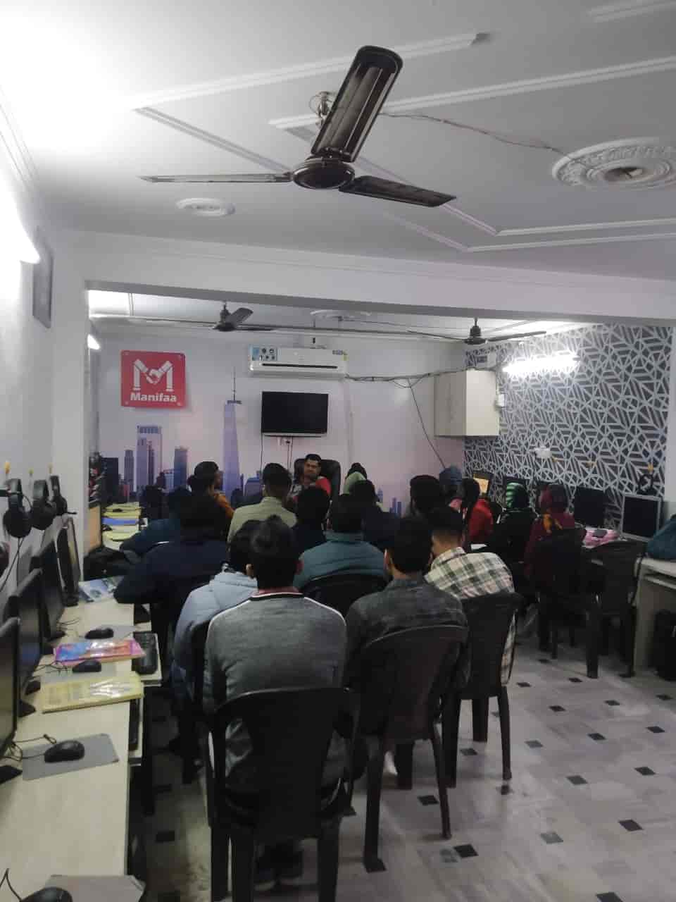 Manifaa Accounts Training Institute in Mukherjee Nagar,Sri