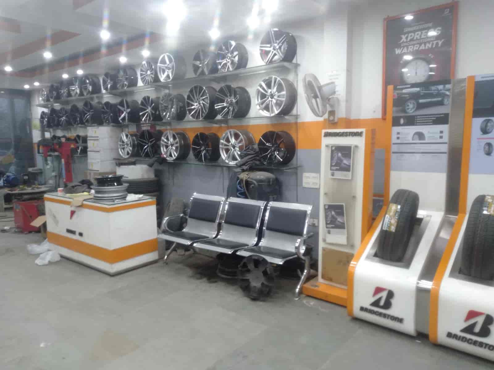 Bhat Traders in Batamaloo,Srinagar Best BridgestoneCar Tyre Dealers