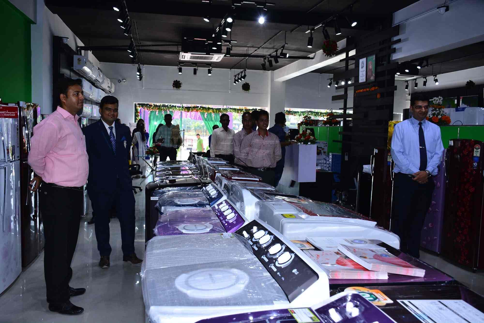 Navin Electronics in Althan,Surat Best DTH TV Broadcast Service