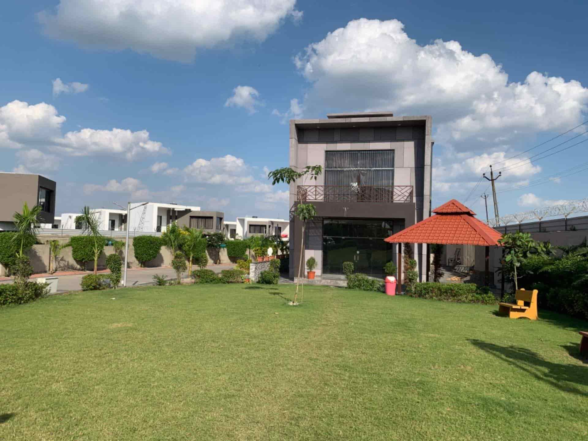Top Farm House On Hire in Pinjrat, Surat Best Farm House For Vacation