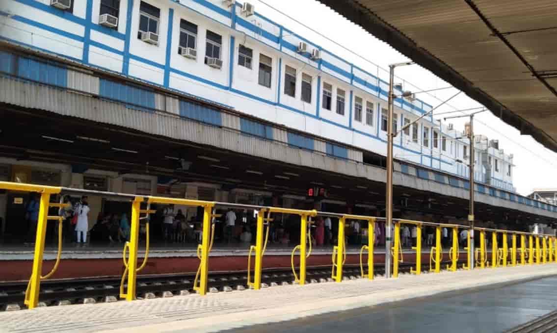 Surat Railway Station in Station Road,Surat Best Government