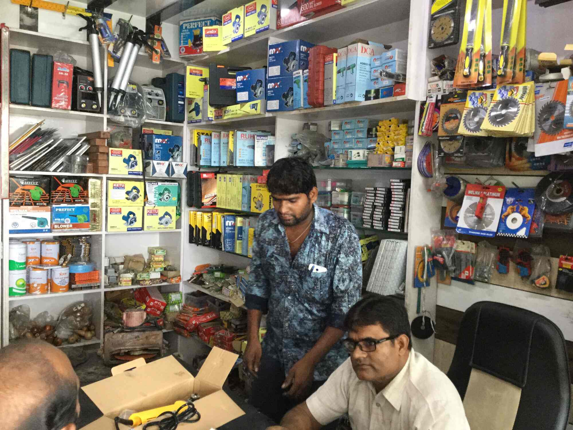 Tonnent Power Tools in Parvat Gam,Surat Best DewaltPower Tool