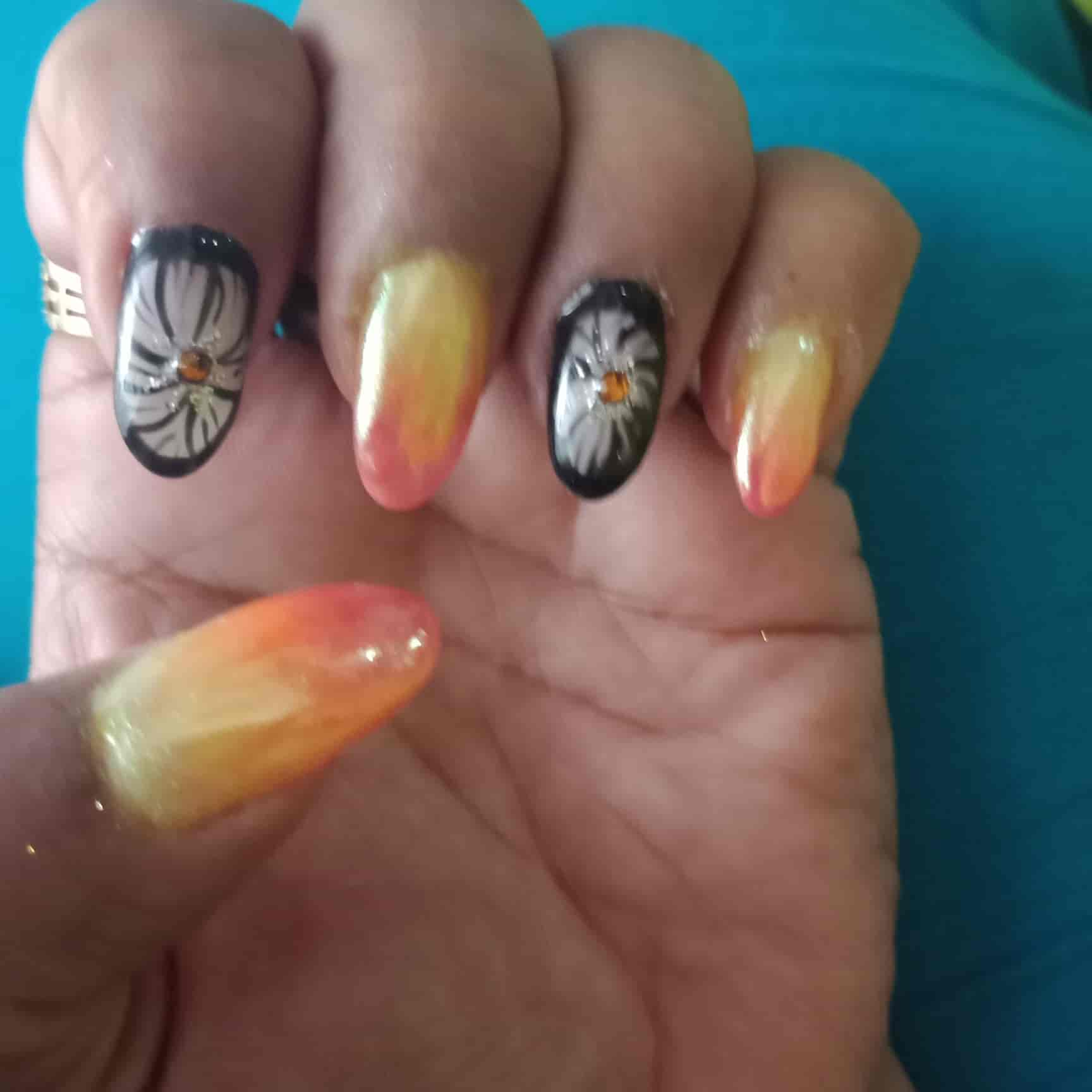 Top Mehandi Courses in Thane West, Thane Best Mehndi Design Course