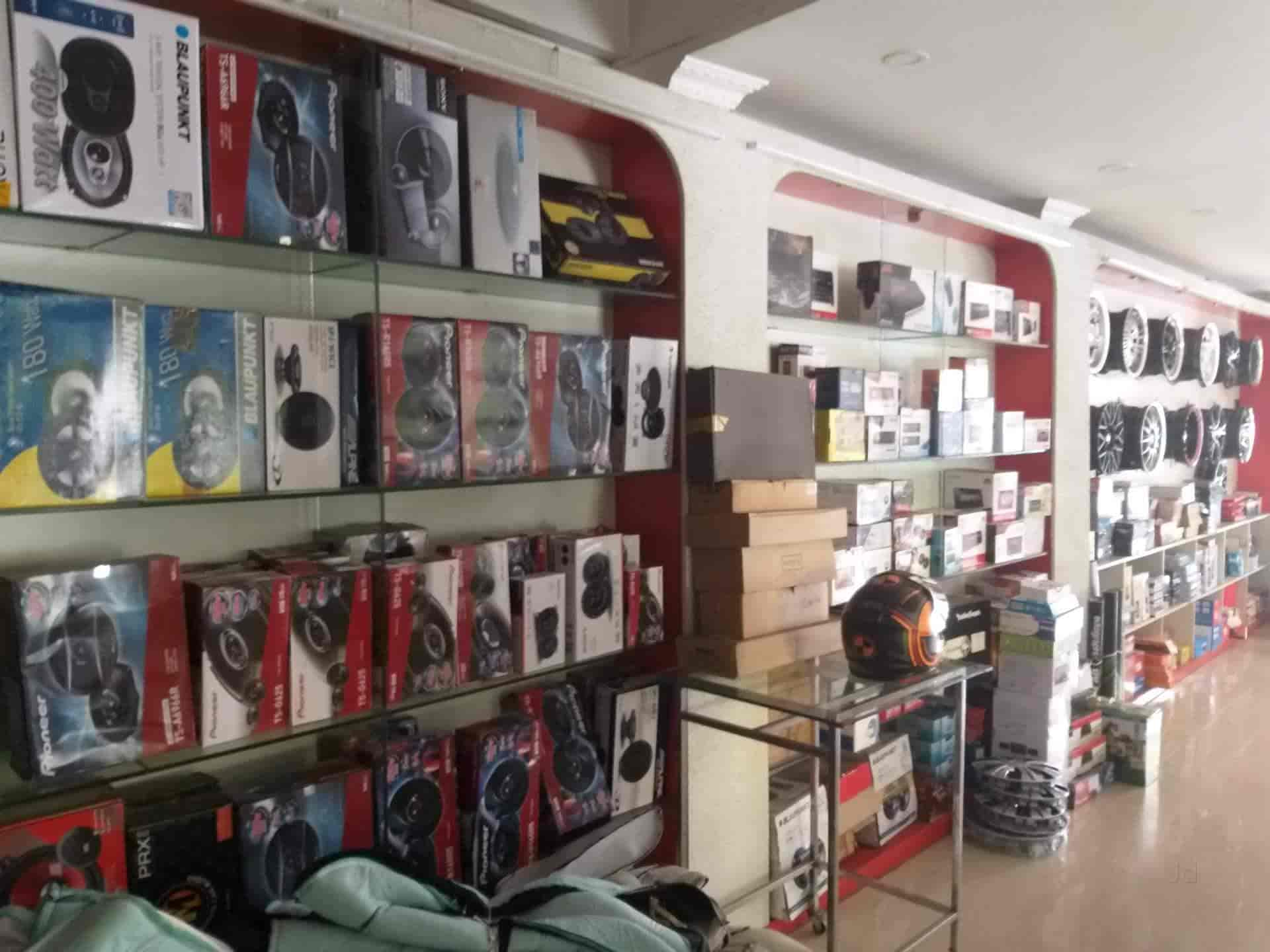 Thiruvonam Car Plus in Venjaramoodu,Thiruvananthapuram Best Car