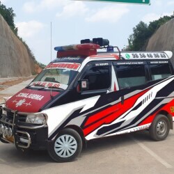 Ambulance Fabrication Service - Maruti Eeco Ambulance Exporter from  Bengaluru