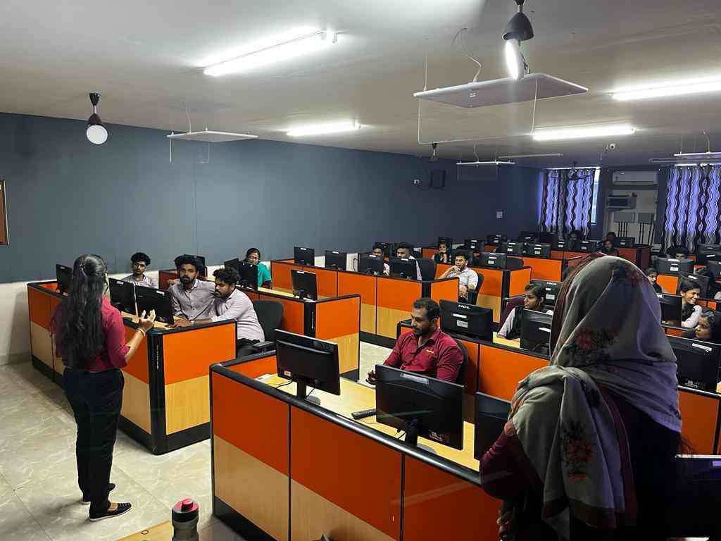 Aptech Learning in MG Road,,Thrissur Best Computer Training