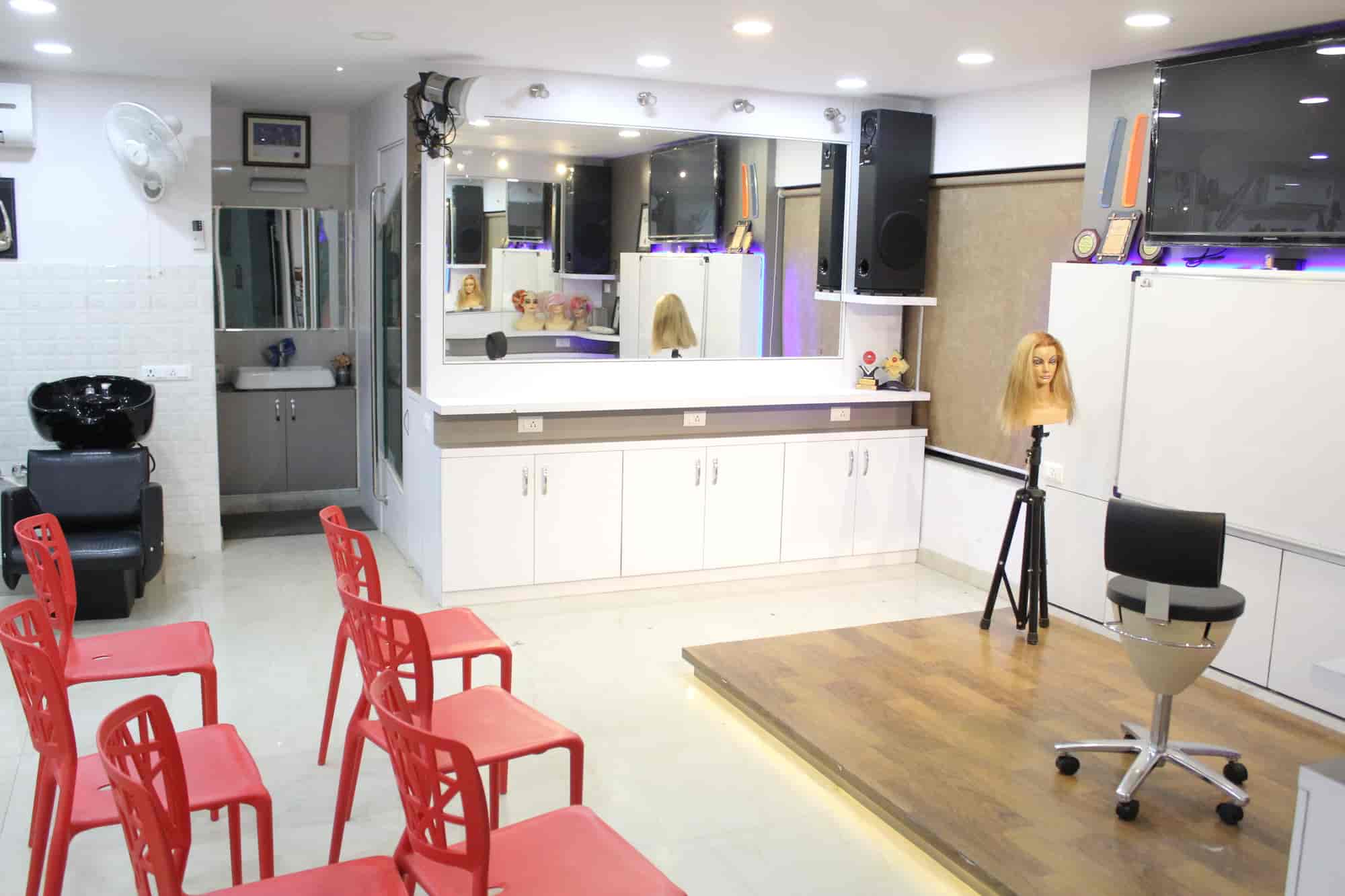 Top Beauty Parlour Classes For Women in UdaipurRajasthan Best Beauty