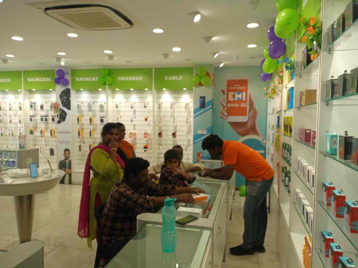 Poorvika Mobiles Pvt Ltd in Udamalpet Bazaar,Udumalpet Best SonyMobile Phone Dealers in