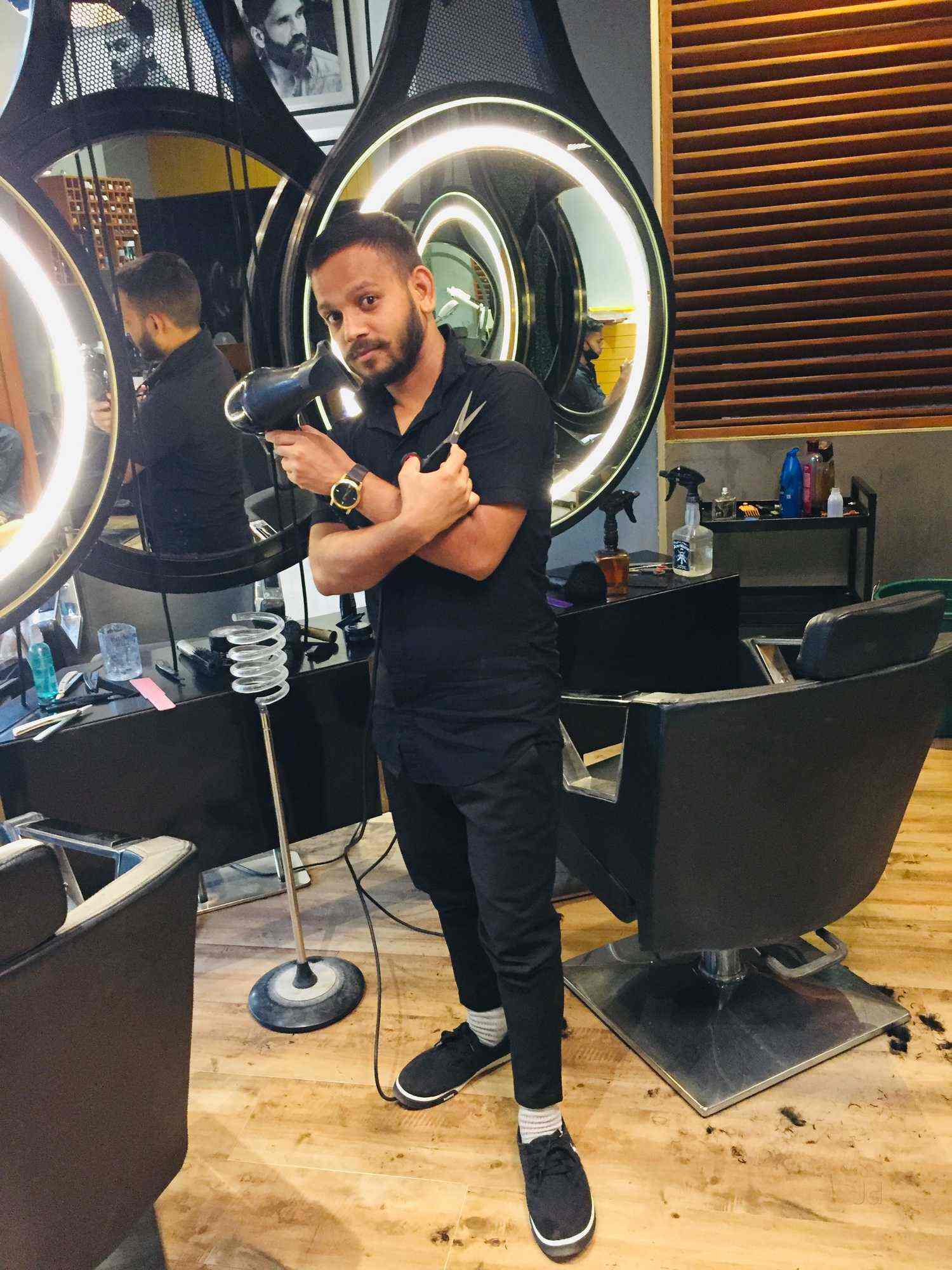 Mr Cutz, Waghodia Road Salons in Vadodara Justdial