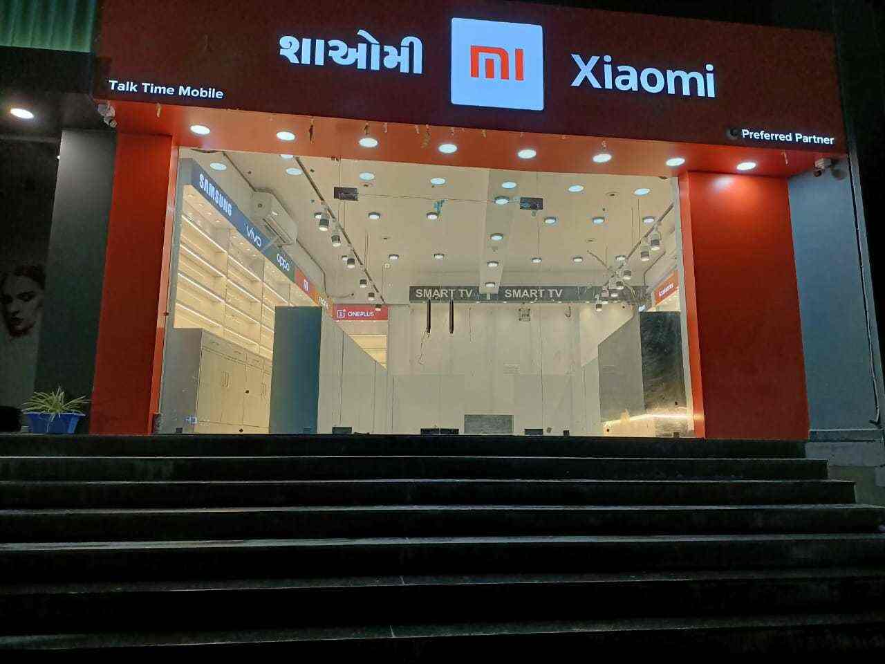 Talk Time Mobile Store, Alkapuri Mobile Phone Dealers in Vadodara