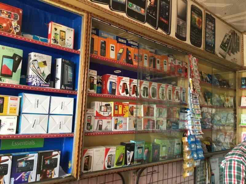 Saradha Cell Point in Hanuman Junction,Vijayawada Best NokiaMobile Phone Dealers in