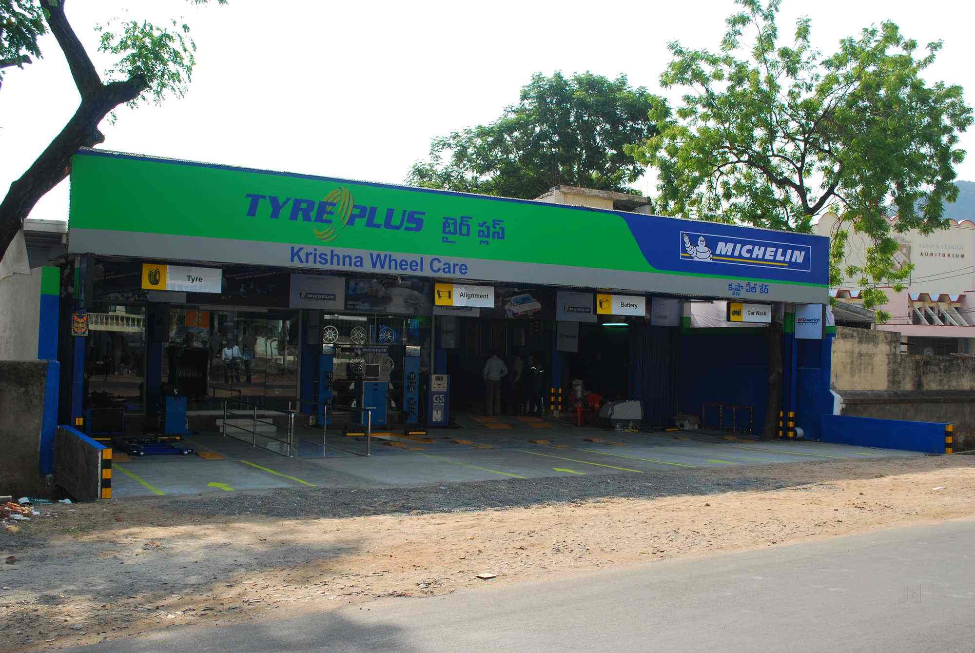 Krishna Wheel Care in Vijayawada Ho,Vijayawada Best Wheel Alignment