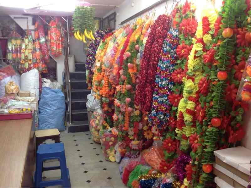 Wedding decoration shops near outlet me