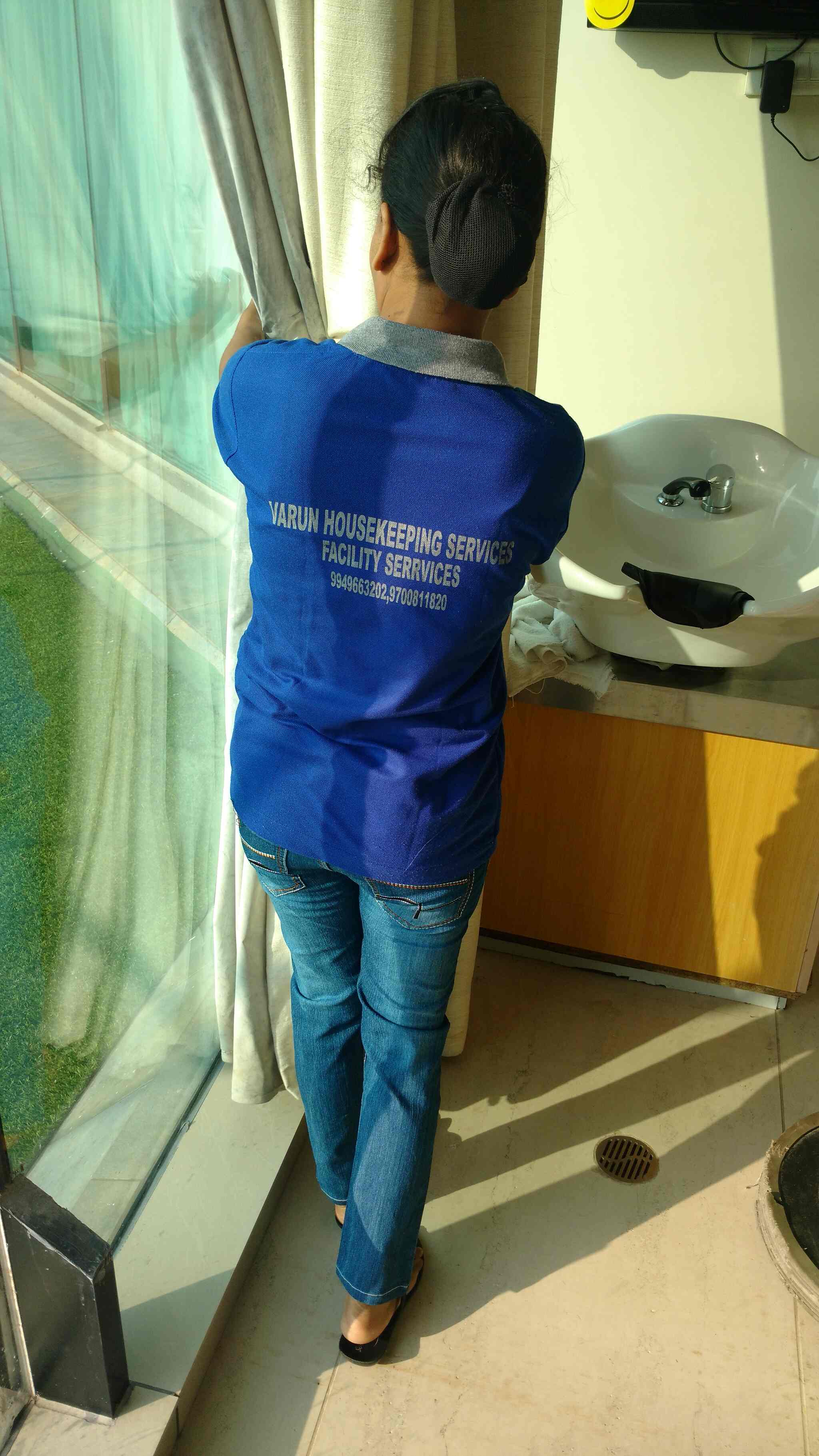 Top Housekeeping Services For Hotel near South India Shopping Mall