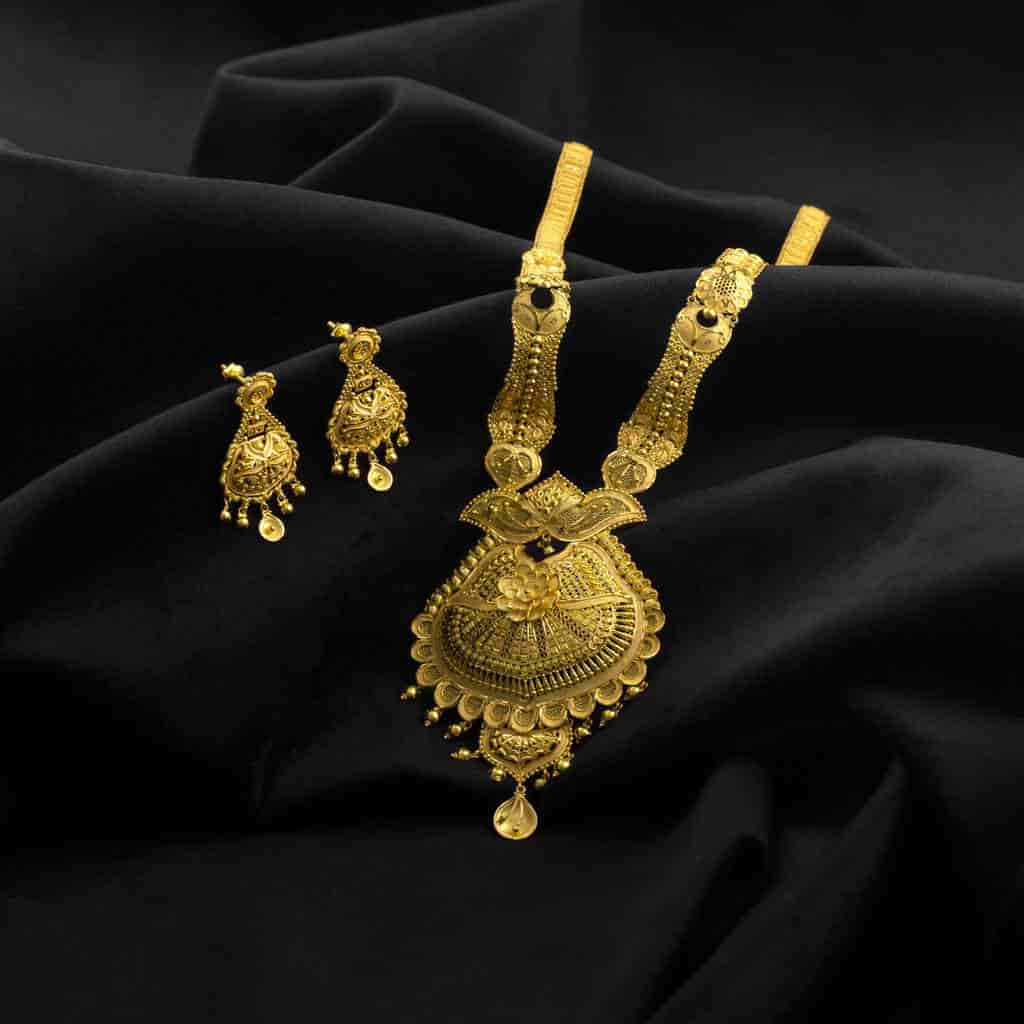 Tanishq gayatri hot sale mantra pendant