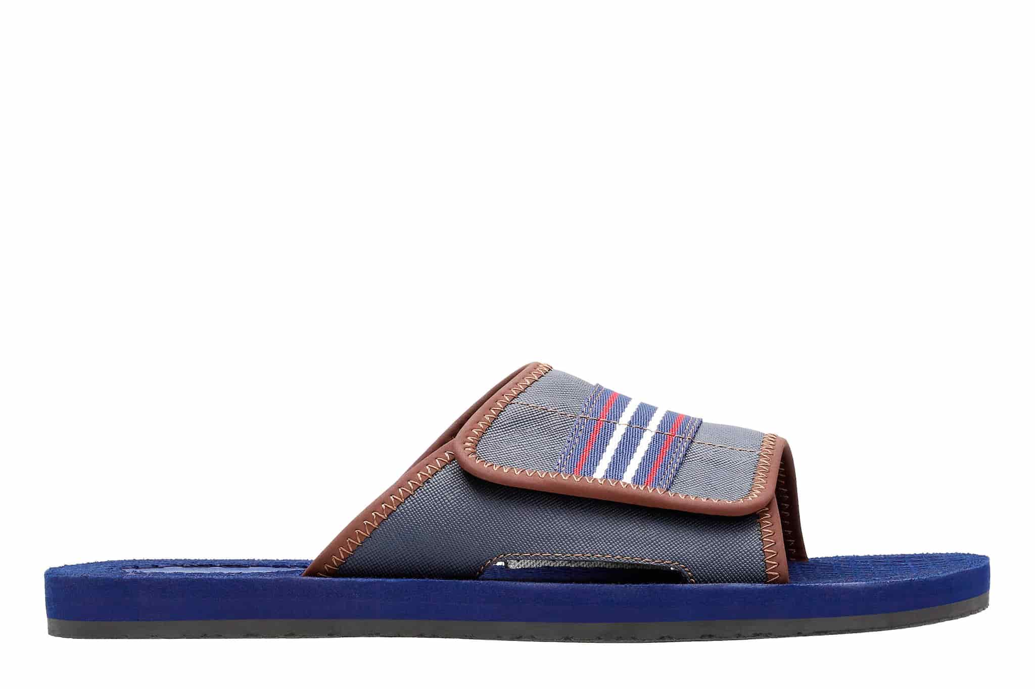 clarks red flip flops