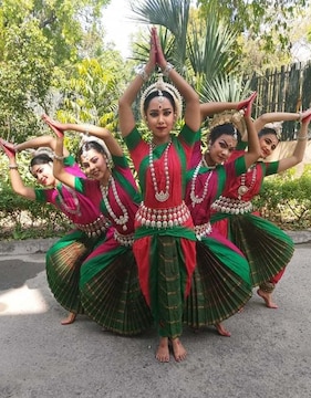 Kathak Dance Dress in Tirupur - Dealers, Manufacturers & Suppliers -Justdial