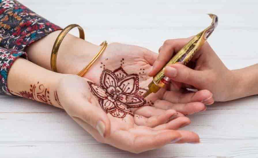 Heena Application +Hair Wash For Women