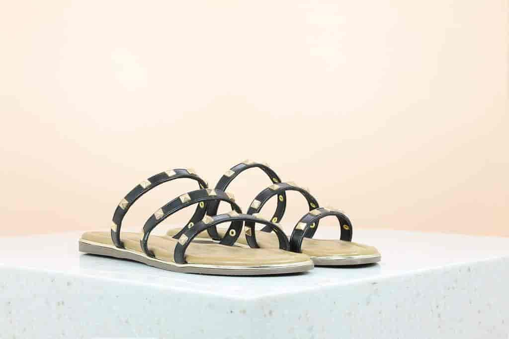 Inc.5 Studde Strapy Flat (Black, 4)