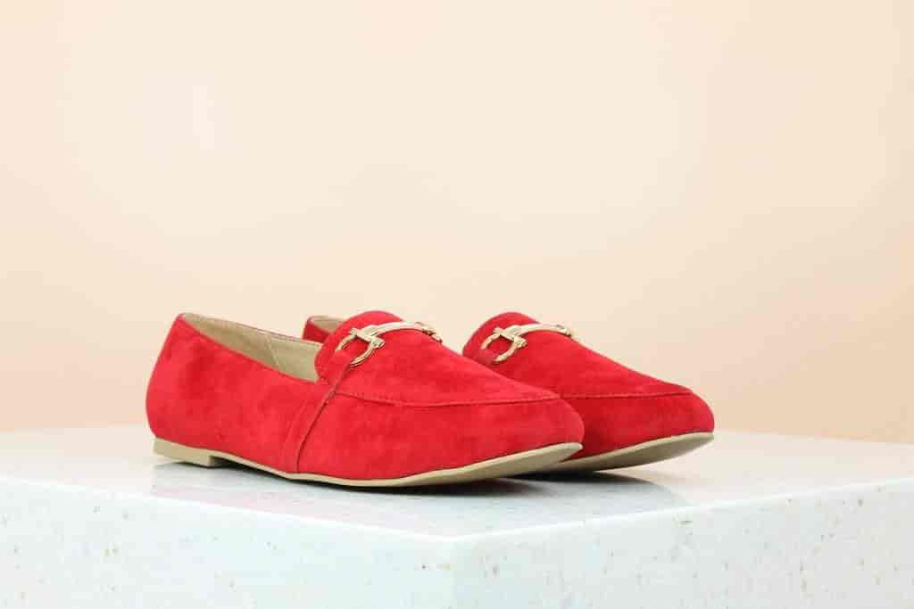 Inc.5 Suede Flat Mocassin (Red, 5)