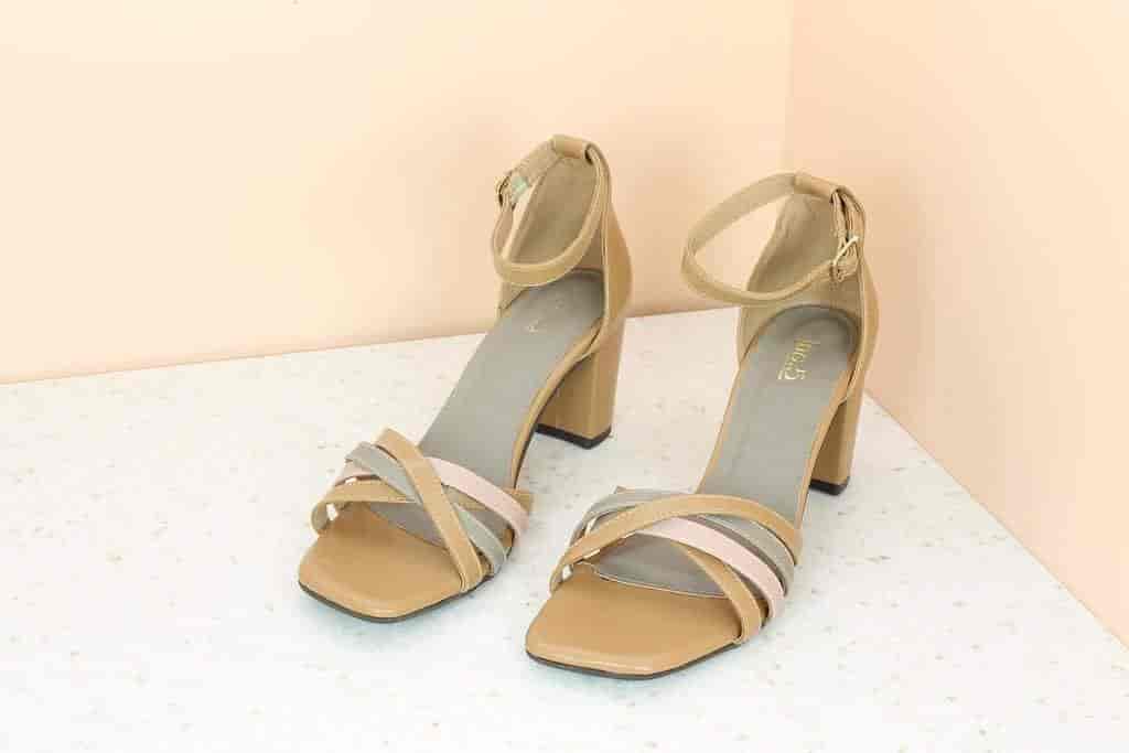 Inc.5 Block Heel Counter Sandal (Beige, 6)