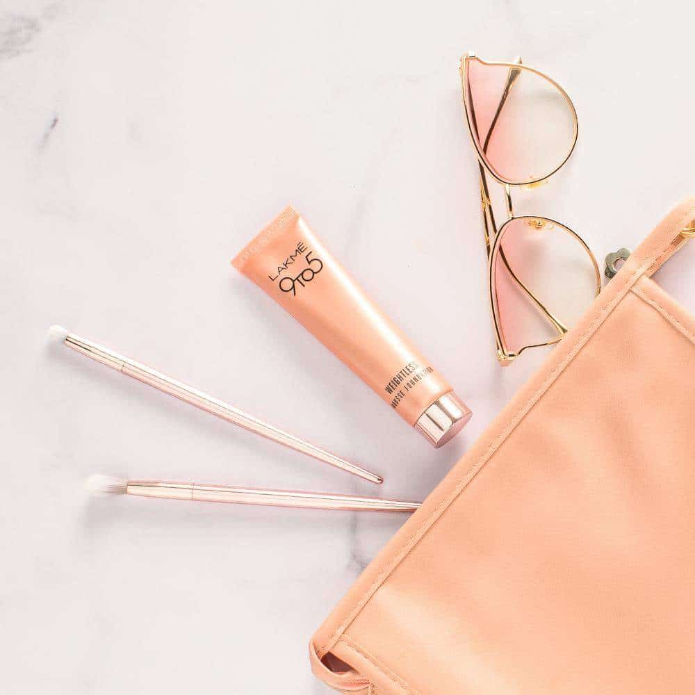 LAKME 9to5 Weightless Mousse Foundation