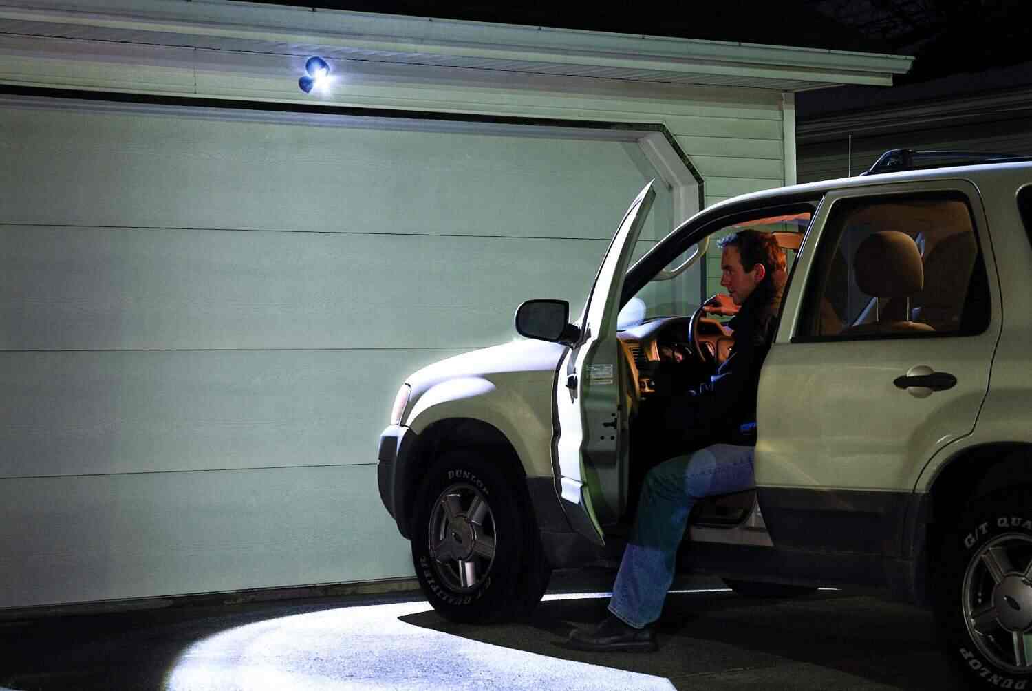 Mr Beams Mb360 Wireless Led Spotlight With Motion Sensor And Mr Beams Mb360 Wireless Led Spotlight With Motion Sensor And Photocell Weatherproof Battery