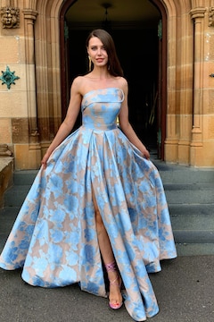 Graduation Dress in Delhi - Dealers, Manufacturers & Suppliers -Justdial