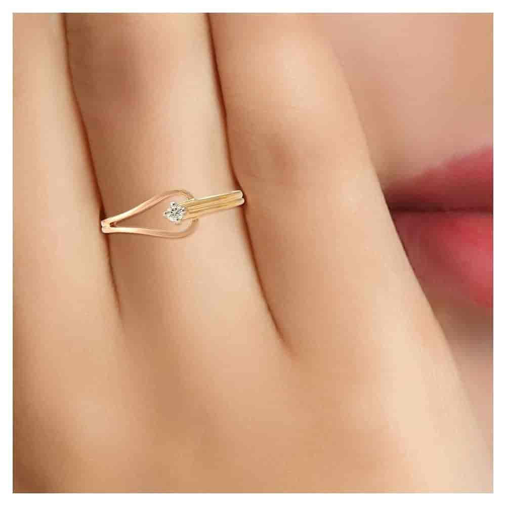 Genteel Wave Rose Gold and Diamond Finger Ring