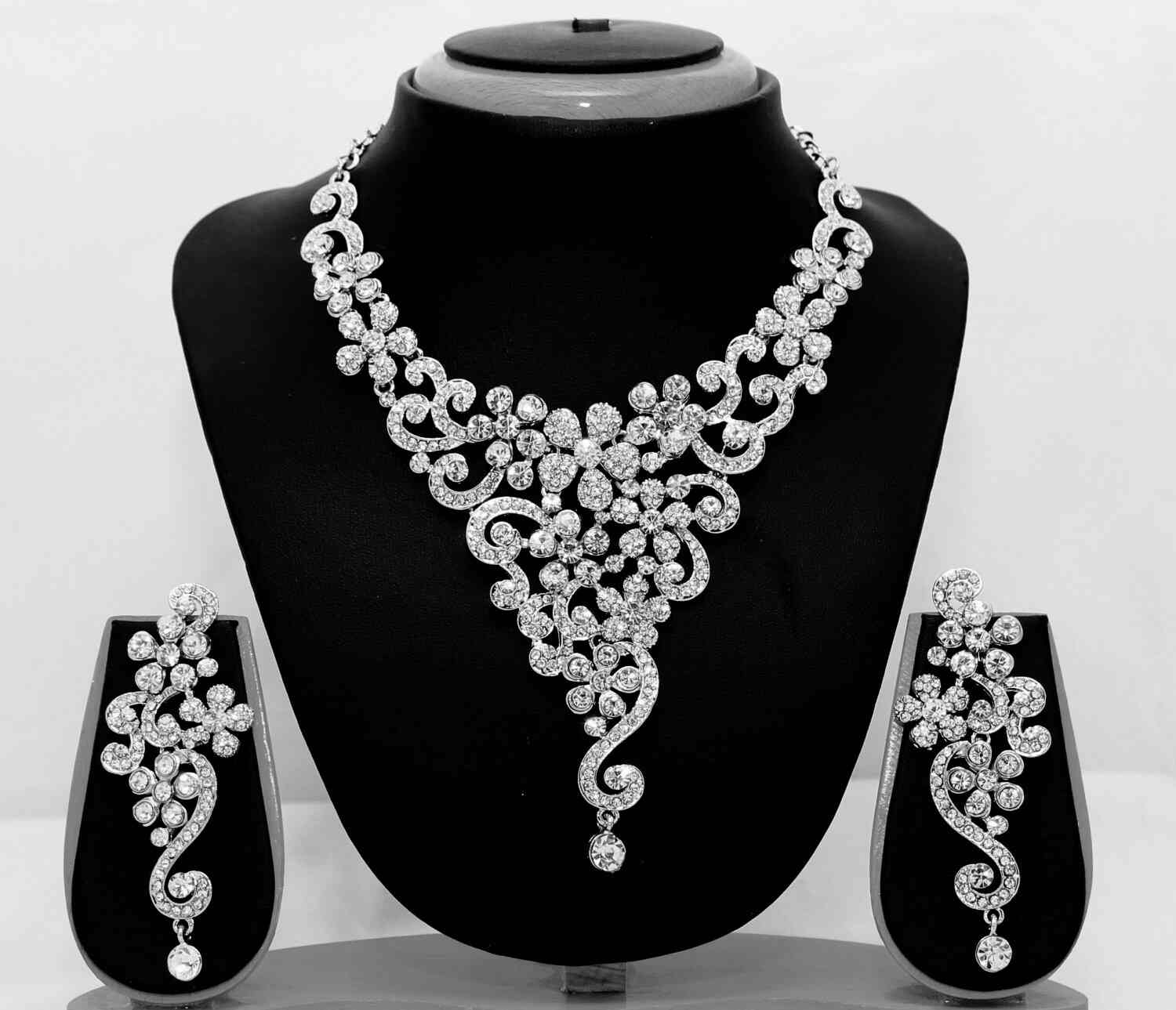 Silver Necklace Set in Jaipur - Dealers 