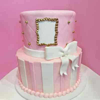 Strawberry Fresh fruit cake