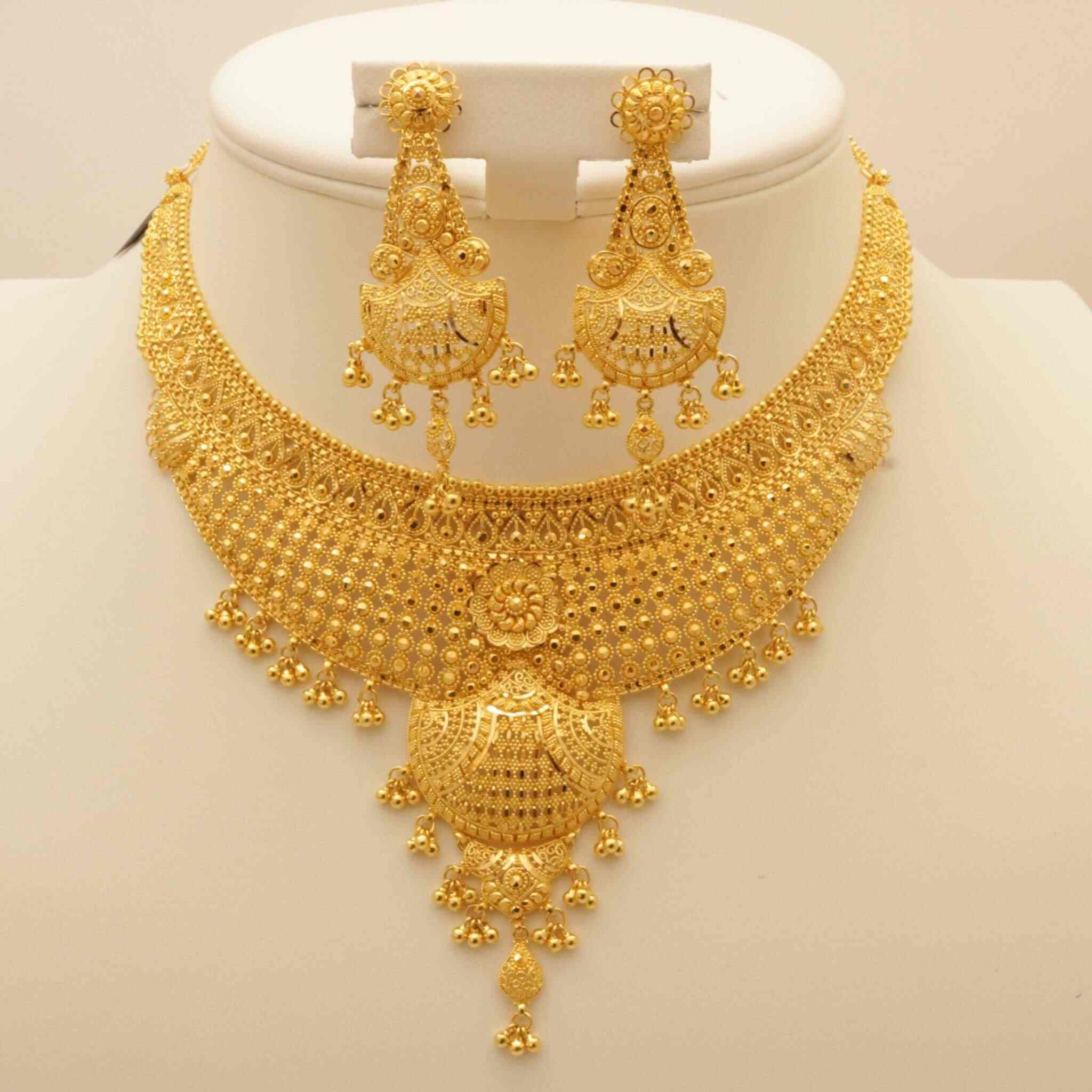 Women Gold Necklace in Pune at best 