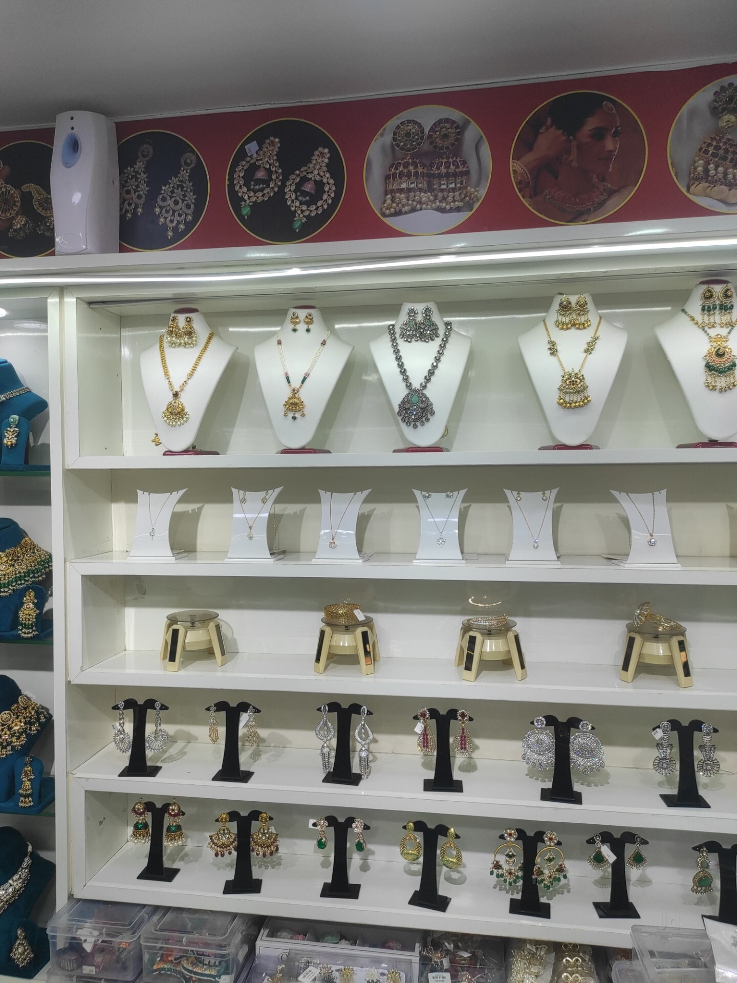 Top Glass Bangle Dealers in Ahmedabad near me - Justdial