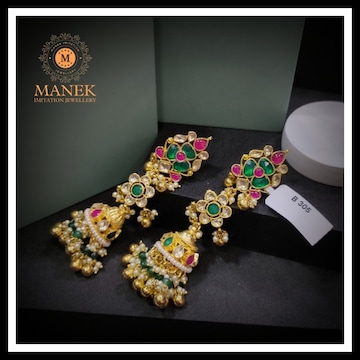 Customised artificial jewellery store
