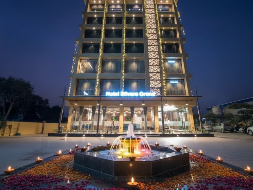 Top Hotels Rs 6001 To Rs 7000 in Ahmedabad near me - Justdial