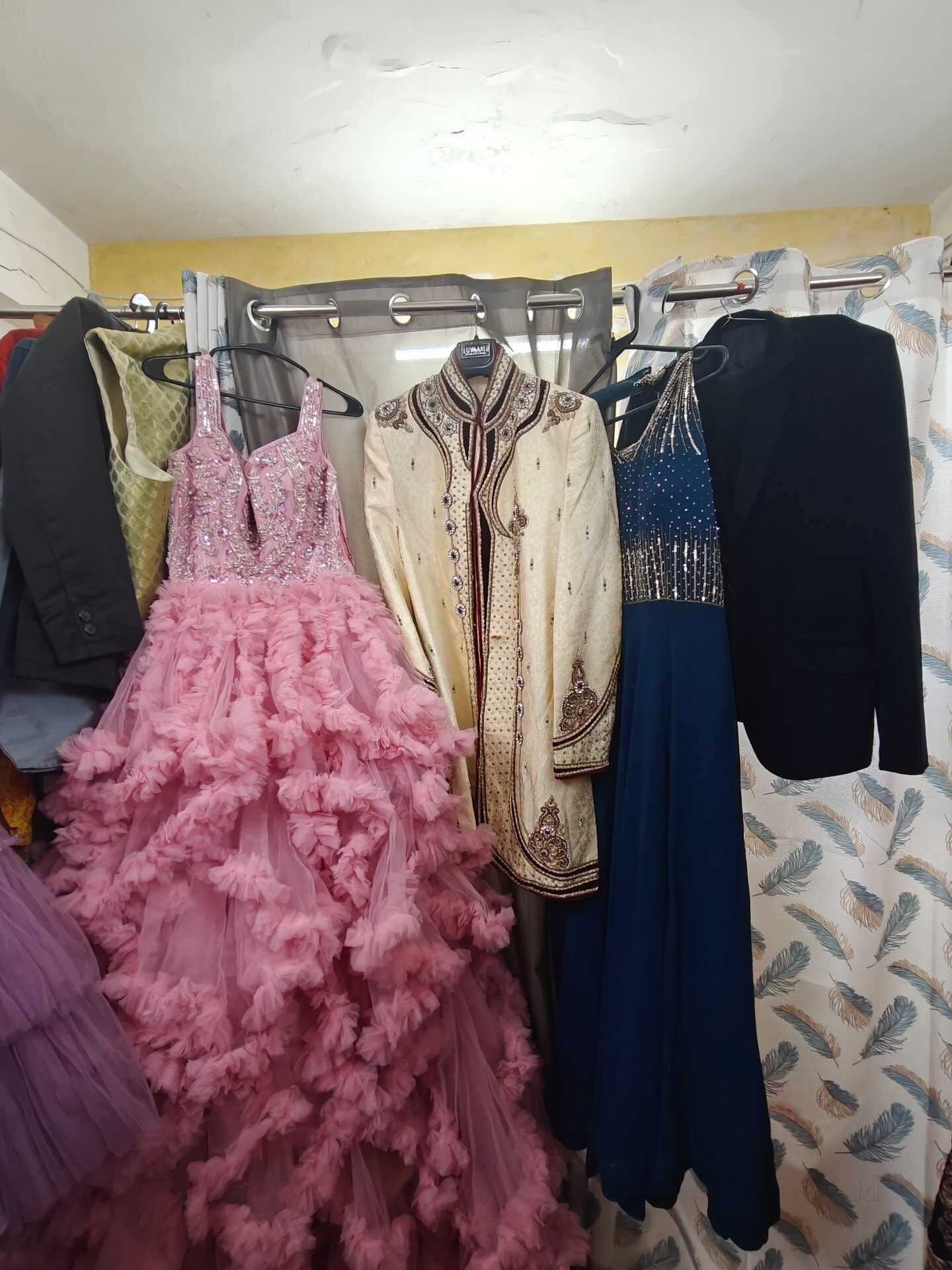 party wear dresses on rent in ahmedabad White Ahmedabad Prewedding Gown On Rent
