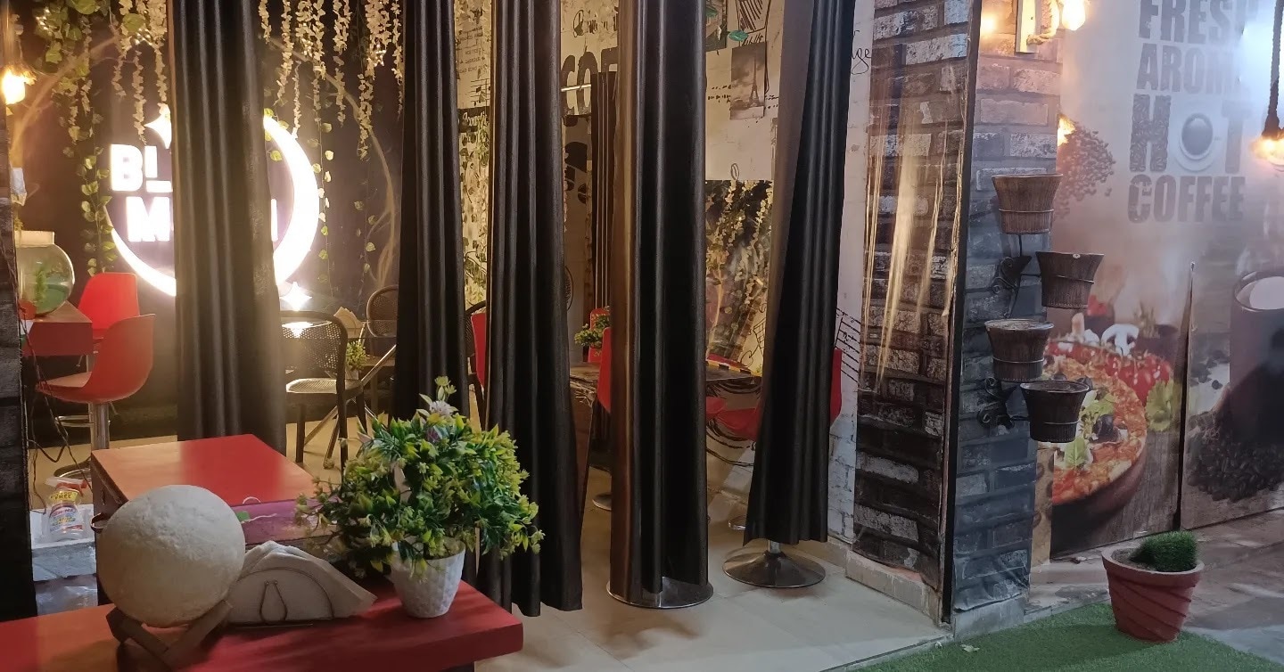Black Moon Restaurant @Cafe in Kapoorthala,Bahraich - Best Coffee Shops  near me in Bahraich - Justdial