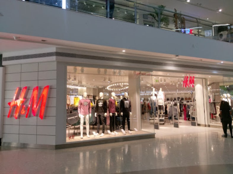 H&m in forum mall store