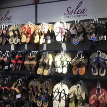 Paragon chappal shop near me online