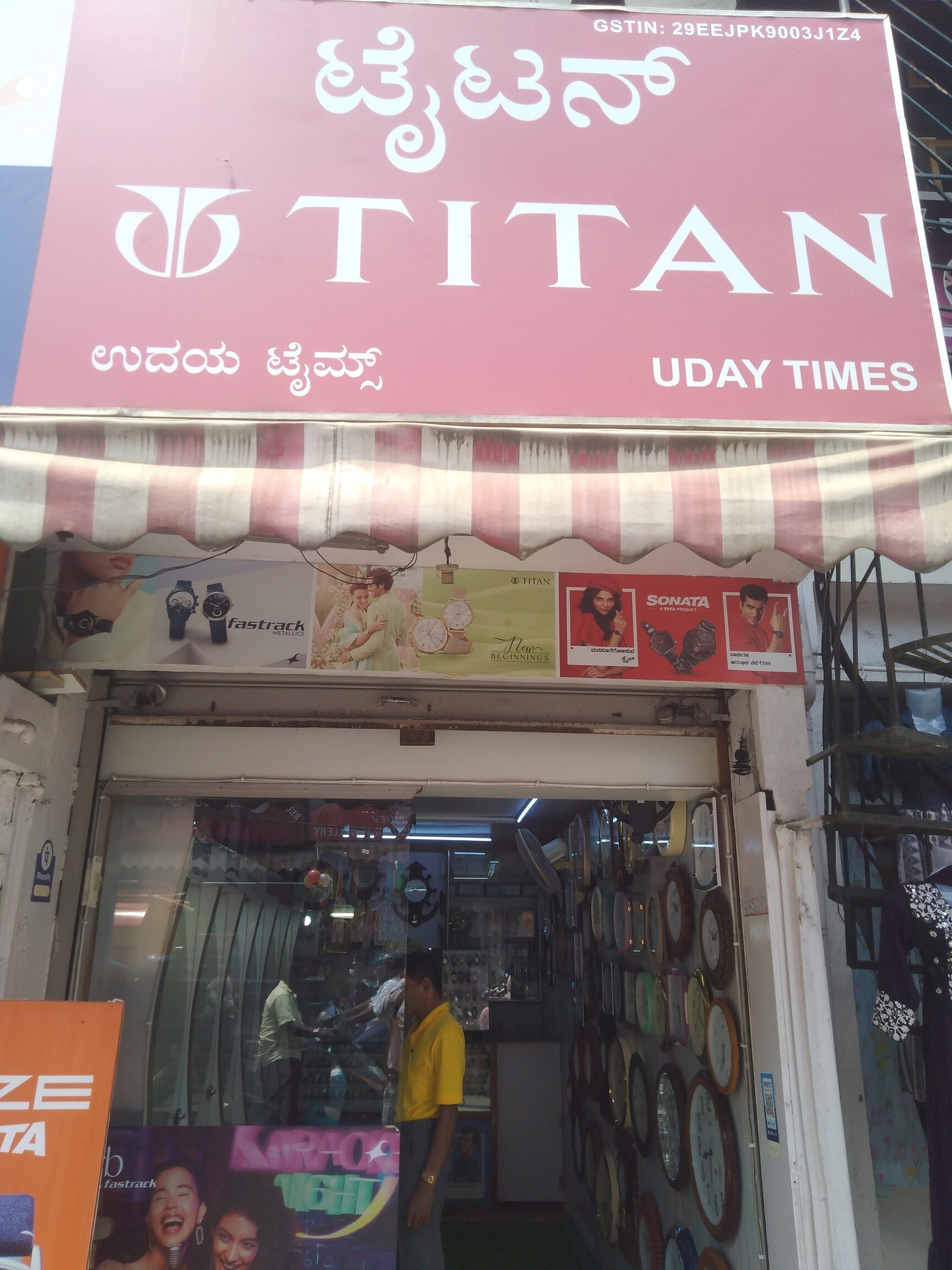Fastrack showroom in jp nagar store