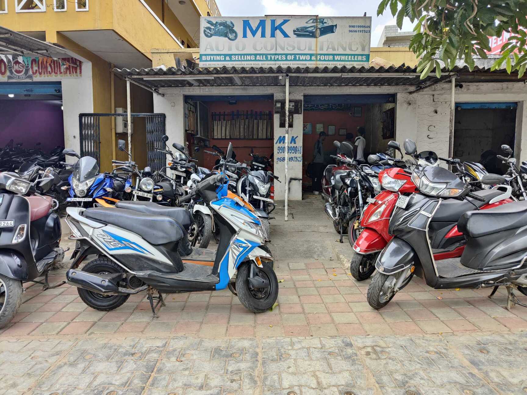 Two wheeler second showroom sale