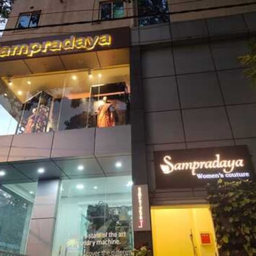 Wedding gown shops in commercial street on sale