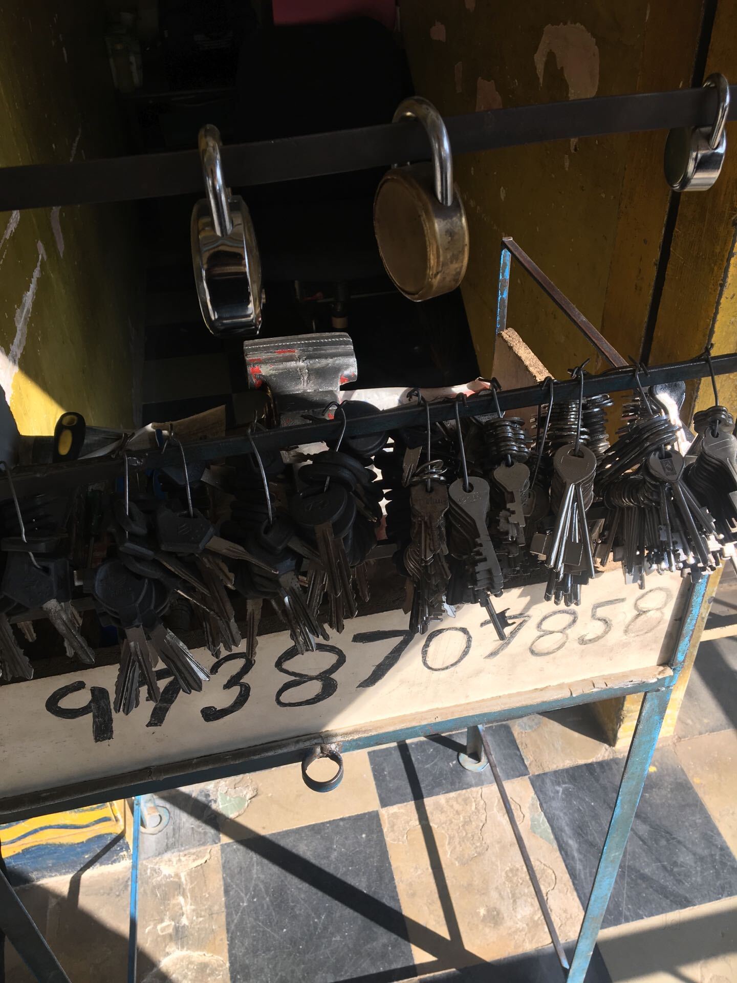 A K Key Makers in Nagawara,Bangalore Best Computerised Duplicate Key