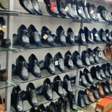 Ladies slipper shop near me outlet