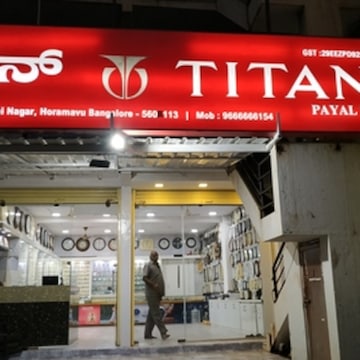 Titan showroom rt nagar sales