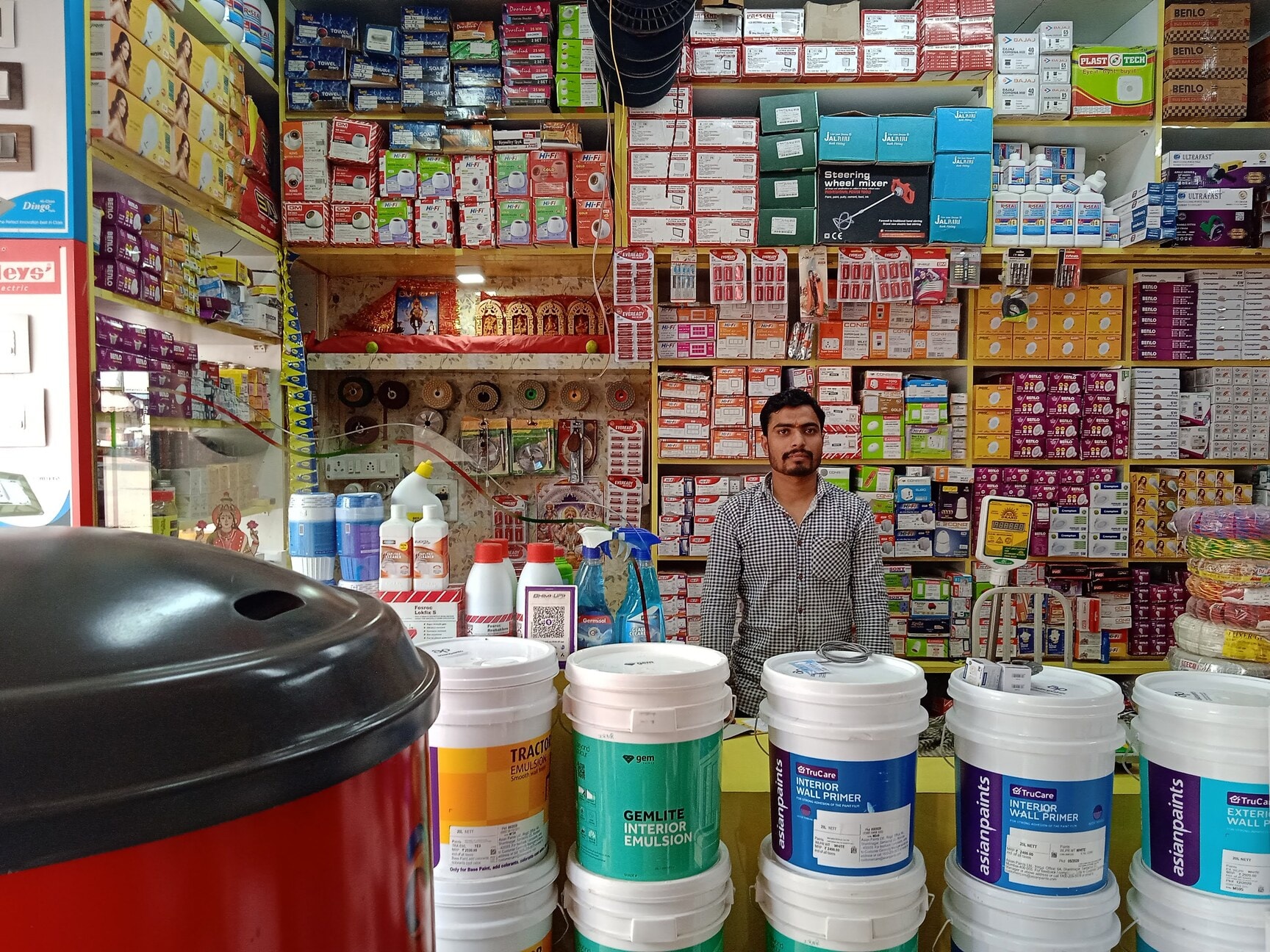 コスモ EQS-940DB-1AV | EDIFICE Solar Powered Chronograph | CASIO INDIA