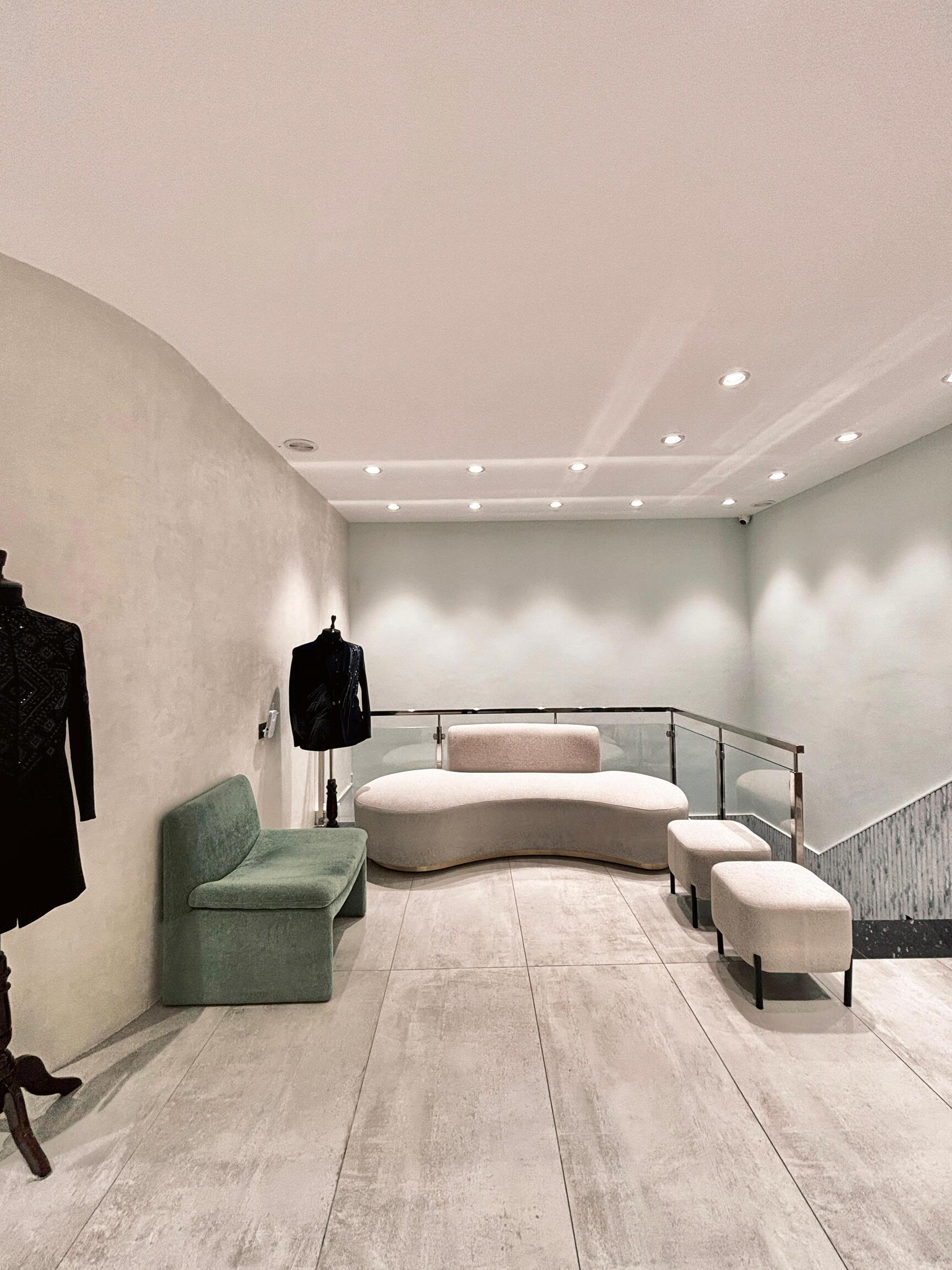 Best formal and corporate suits in Basavangudi Bangalore