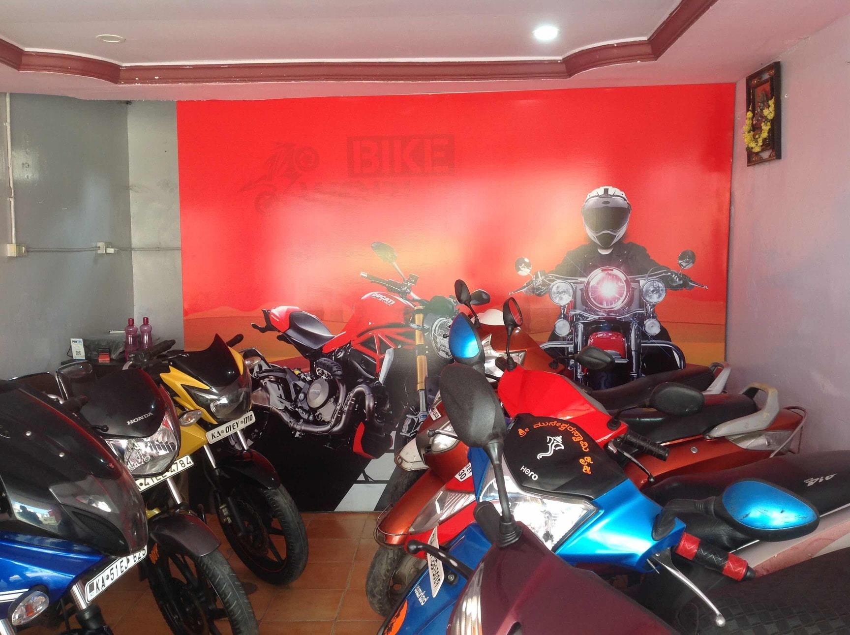 Bajaj 2nd hand bike showroom near me new arrivals