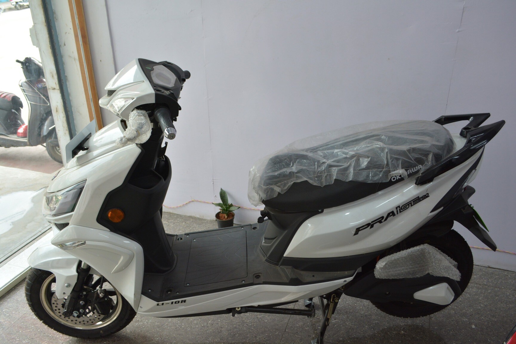 Bhavani Motors in Jp Nagar 7th Phase,Bangalore Best OkinawaBattery