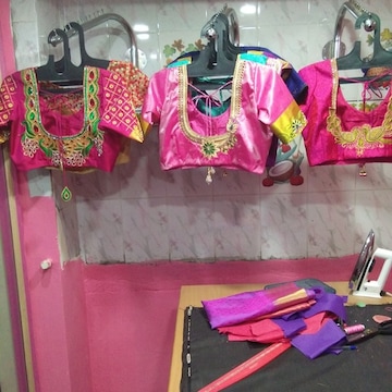 Boutique near me for blouse stitching shop